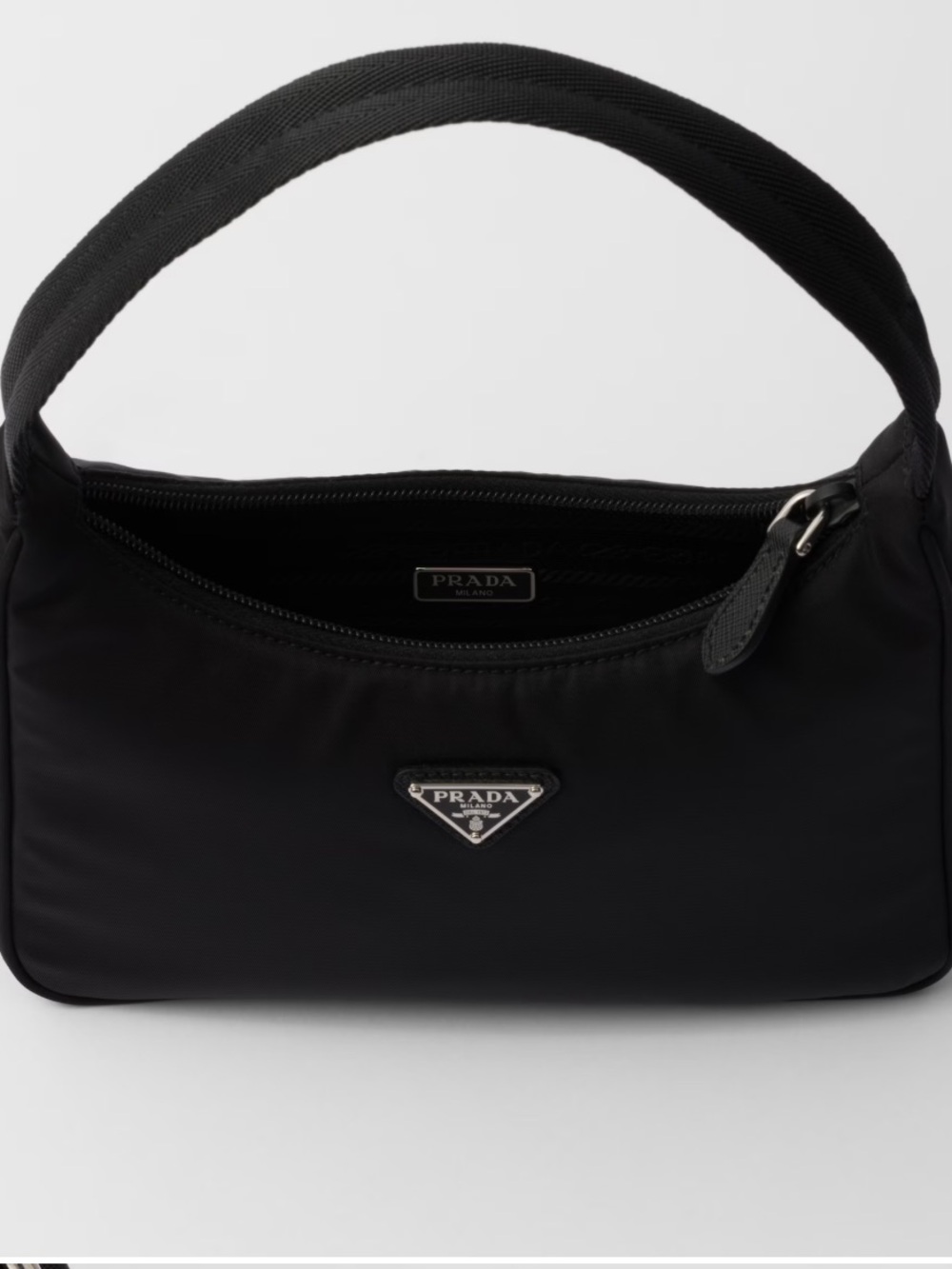 Re- nylon Prada Tessuto. Perfect for on the go or even a night out. Gently used